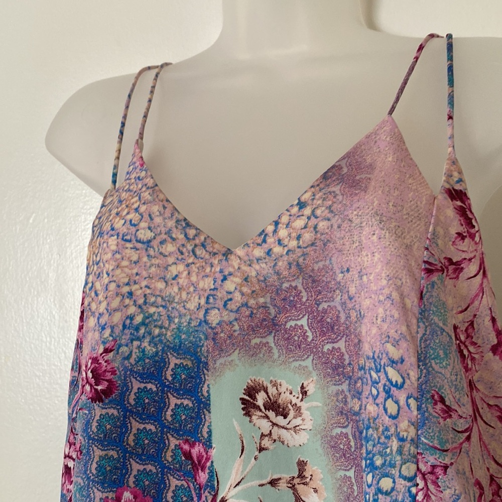 EUC Skies Are Blue Floral Tank - Picture 2 of 7